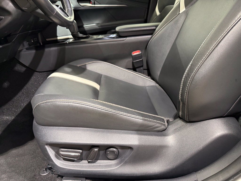 Used 2025 Toyota Camry SE FWD image 13