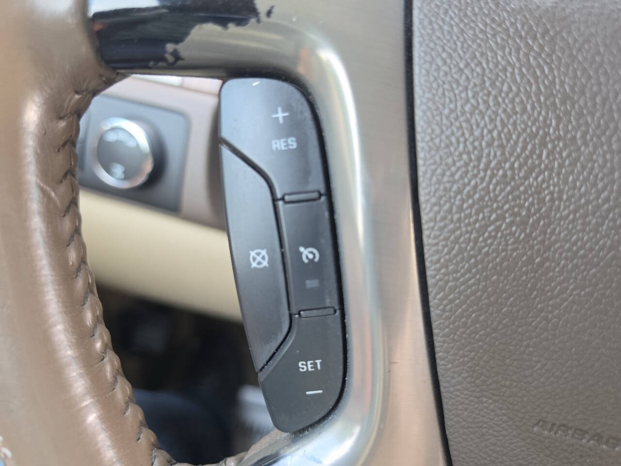 Used 2010 Chevrolet Tahoe LTZ AWD/4WD image 25