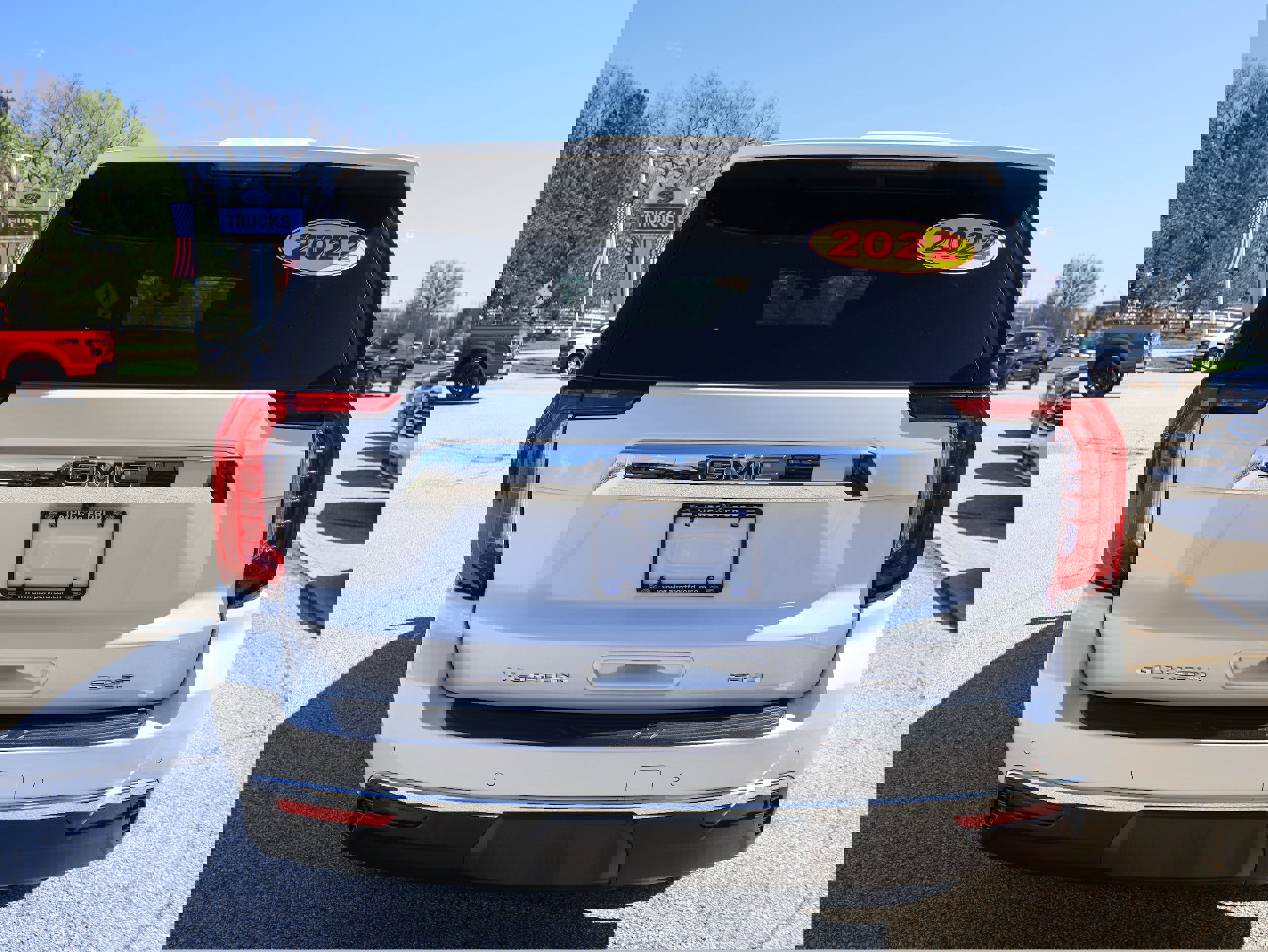 Used 2022 GMC Yukon XL SLT w/ SLT Premium Package image 4