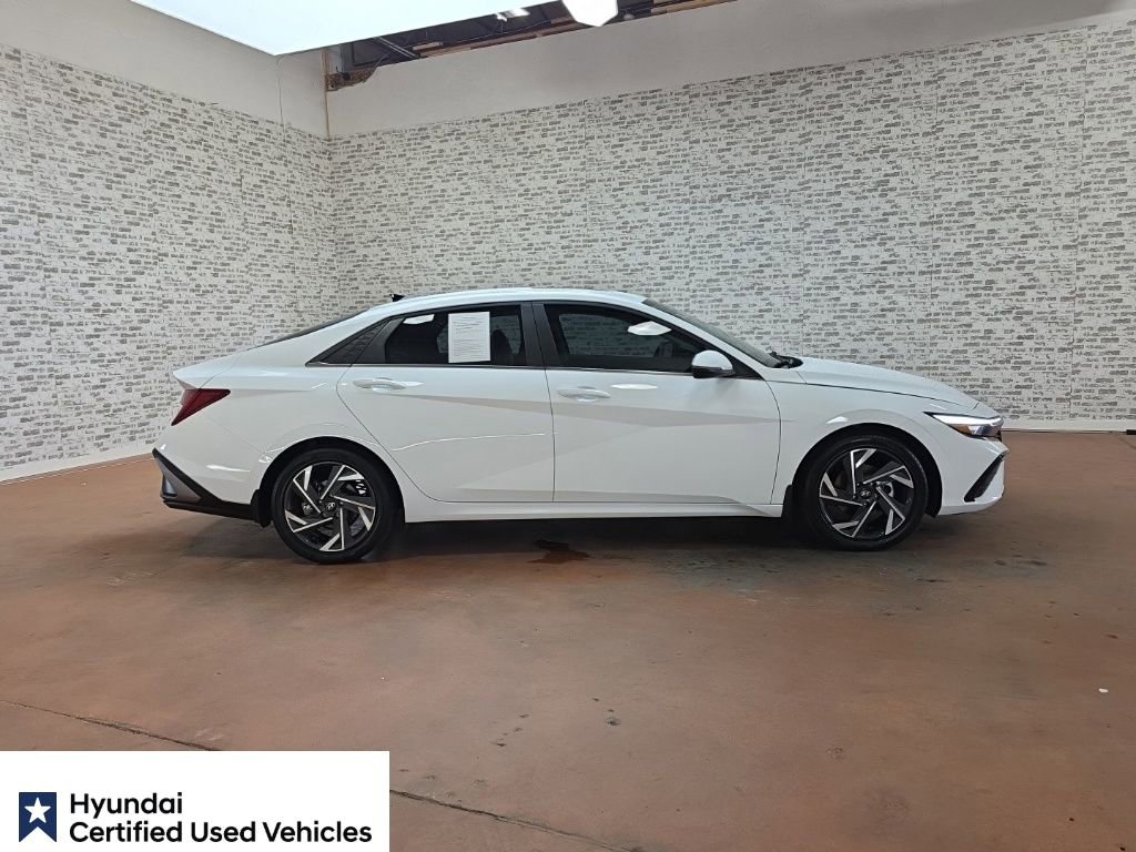 Certified 2025 Hyundai Elantra Limited FWD image 7