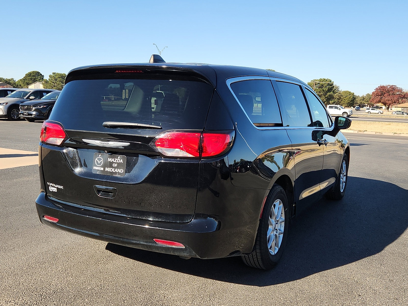 Used 2024 Chrysler Voyager LX image 7