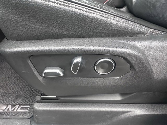 Used 2021 GMC Yukon Denali w/ Denali Premium Package image 11