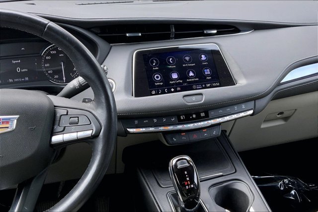 Used 2023 Cadillac XT4 Luxury w/ Cold Weather Package AWD/4WD image 5