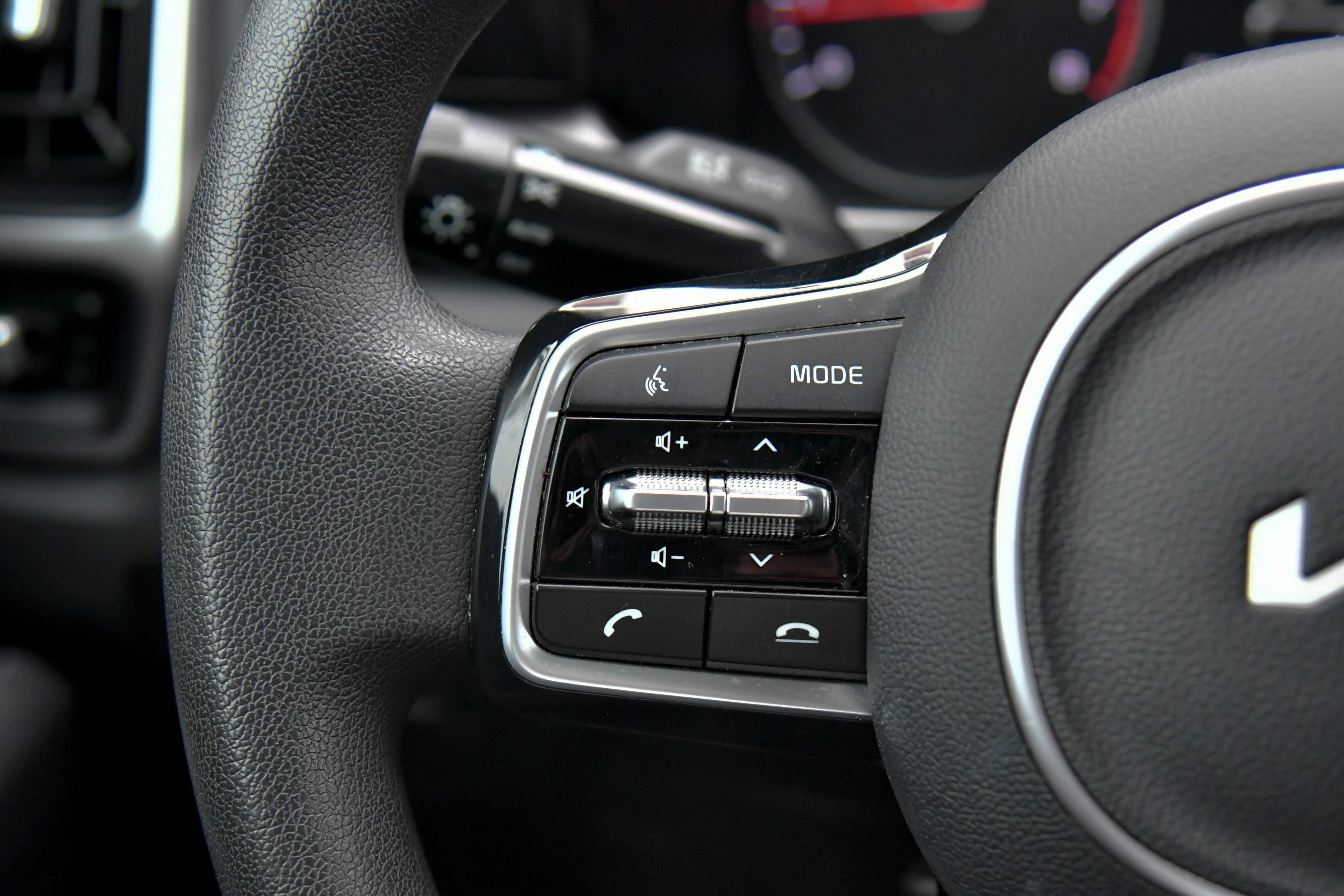 Used 2023 Kia Sorento LX image 27