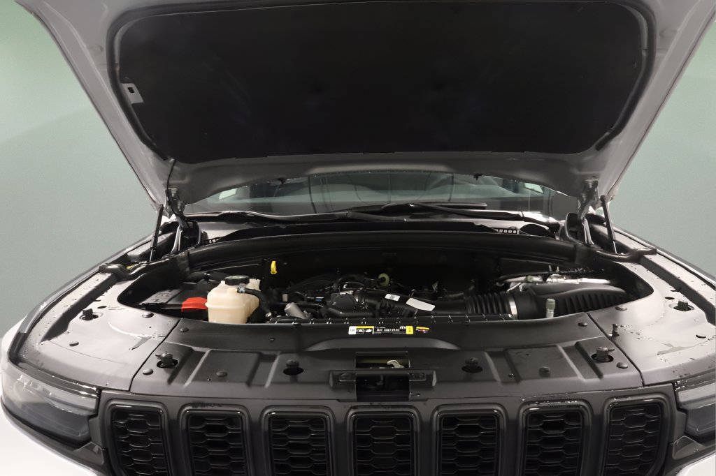 Certified 2024 Jeep Grand Cherokee Altitude AWD/4WD image 22
