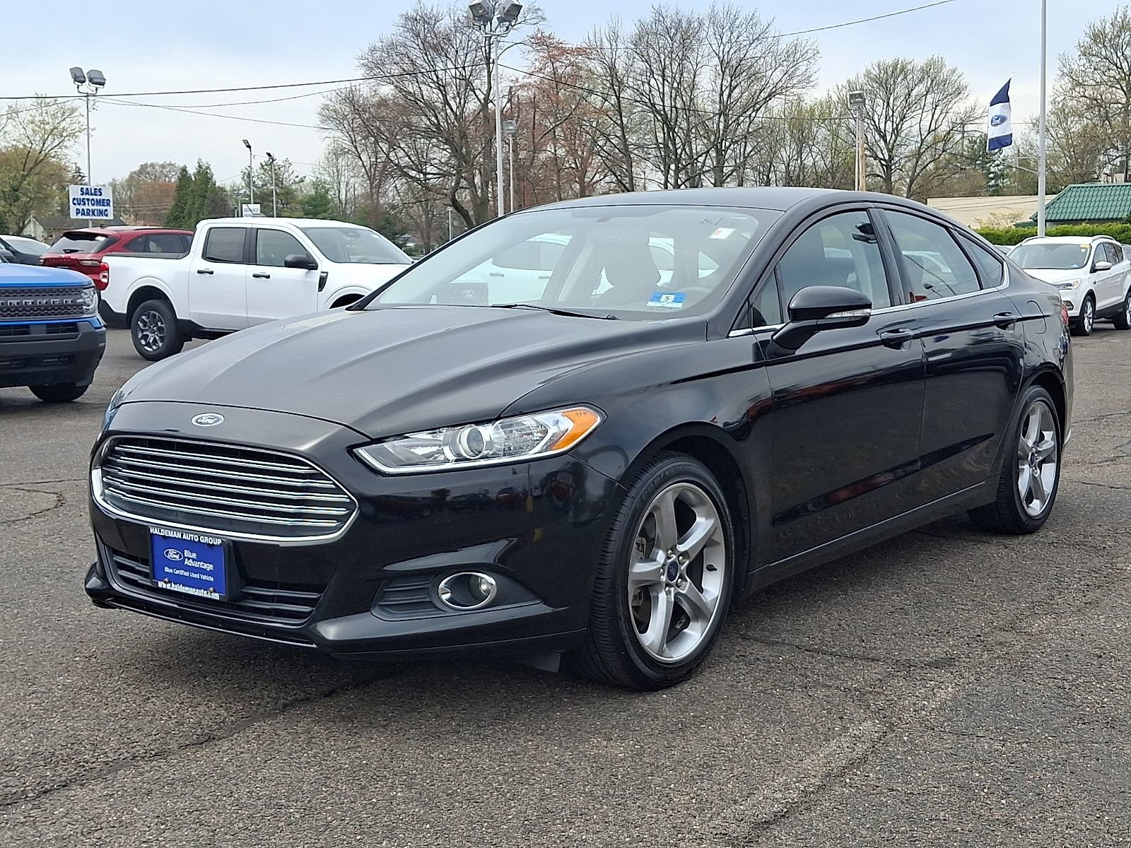 Used 2016 Ford Fusion SE w/ Equipment Group 201A FWD image 3