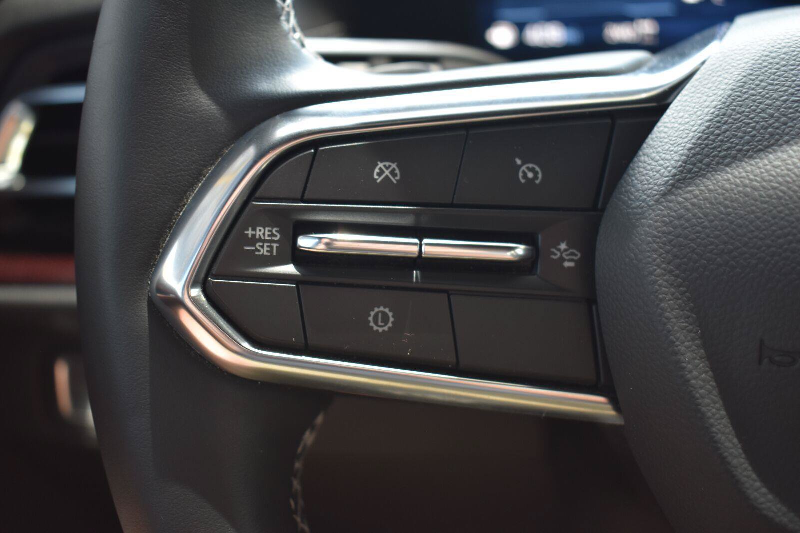 Used 2025 Chevrolet Traverse Z71 w/ Driver Confidence Package AWD/4WD image 36