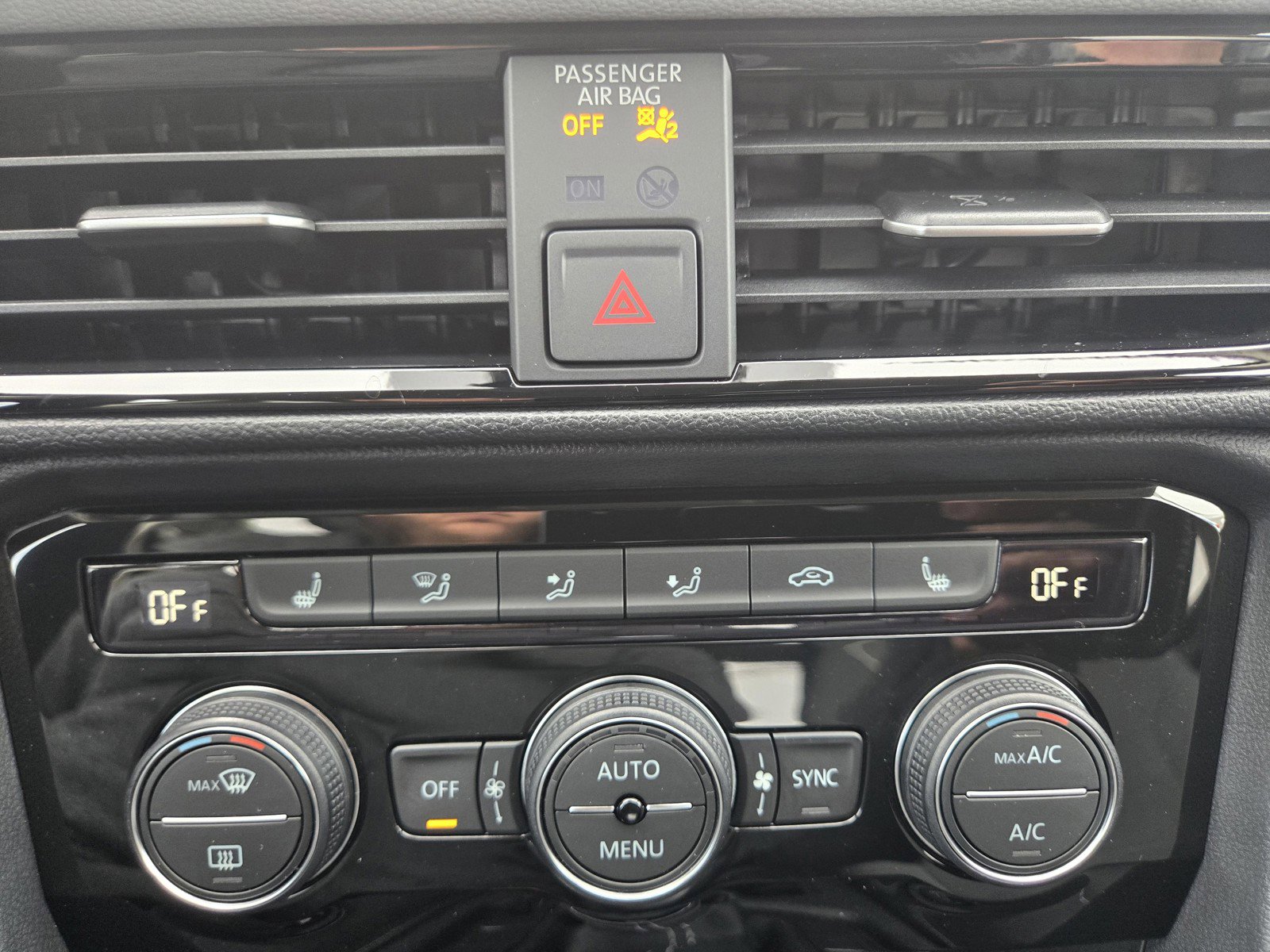 Used 2024 Volkswagen Taos SE image 14