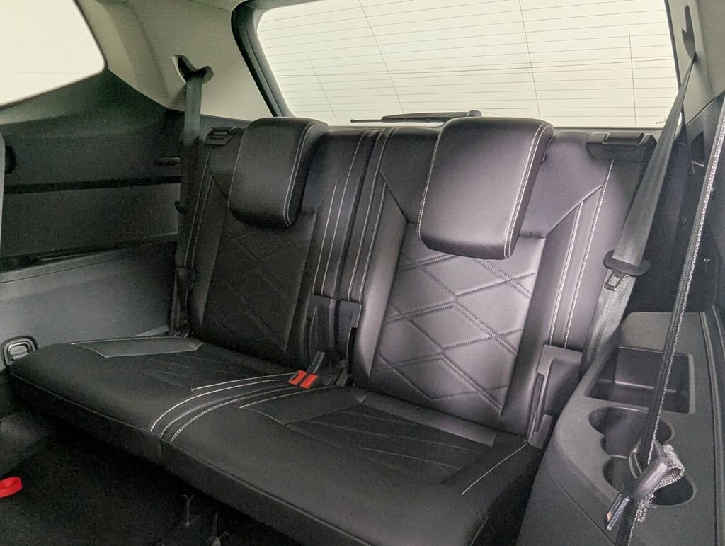 Used 2025 Volkswagen Atlas SE image 24