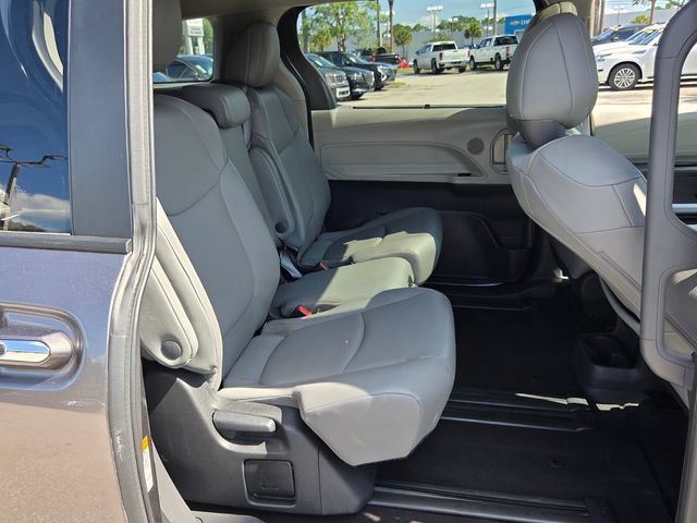 Used 2023 Toyota Sienna XLE FWD image 21