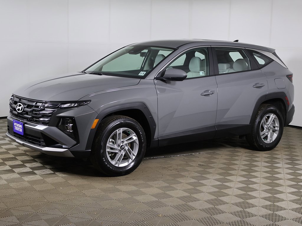Certified 2025 Hyundai Tucson SE image 6
