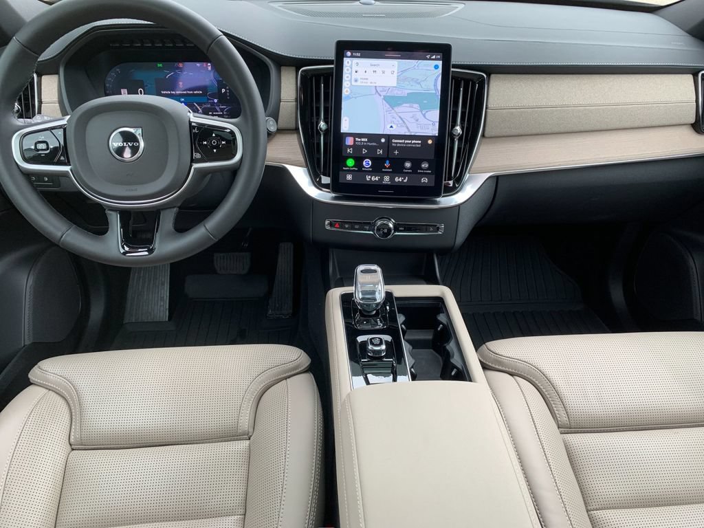 Used 2026 Volvo XC90 T8 Ultra w/ Protection Package AWD/4WD image 16