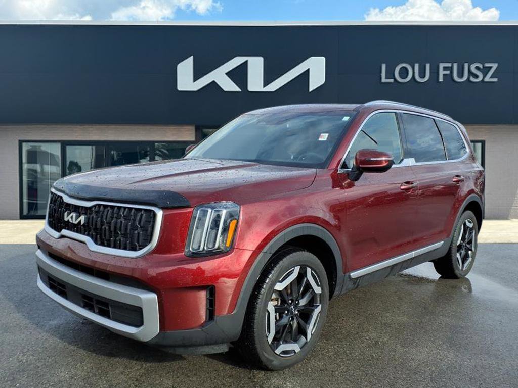 Used 2023 Kia Telluride EX w/ EX Captain's Chair Package