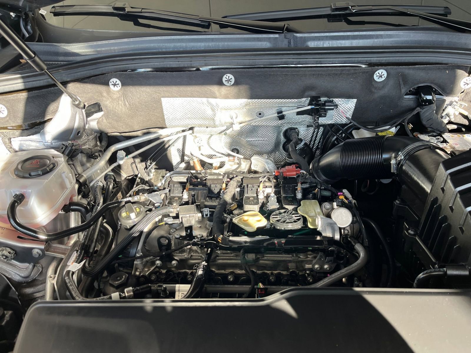 Used 2025 Volkswagen Atlas Cross Sport SE image 32