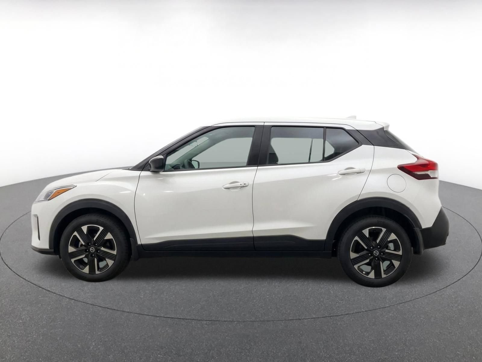 Used 2026 Nissan Kicks SV w/ Cold Weather Package AWD/4WD image 4