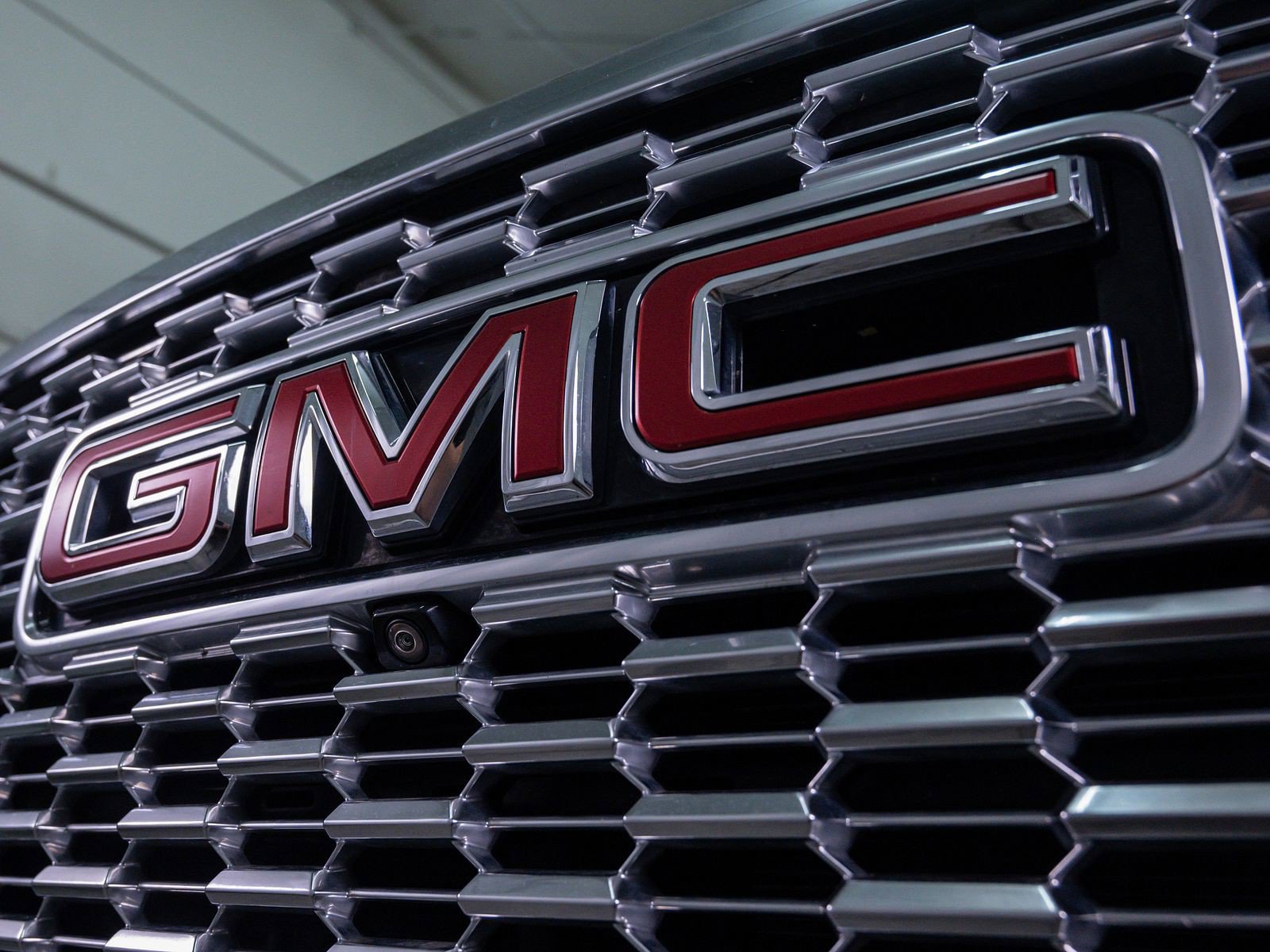 Used 2022 GMC Yukon XL Denali w/ Denali Premium Package AWD/4WD image 5