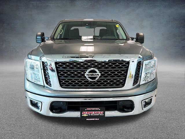 Used 2017 Nissan Titan SV image 3