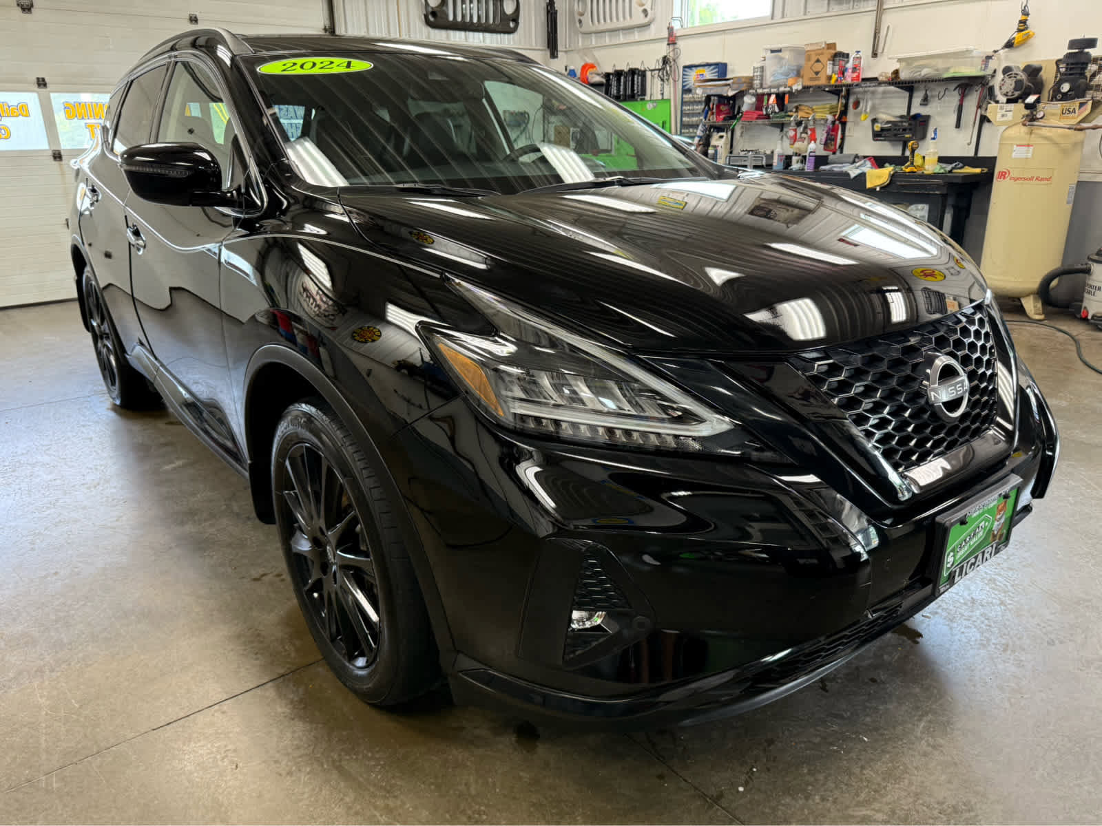 Used 2024 Nissan Murano SV w/ SV Midnight Edition Package image 4
