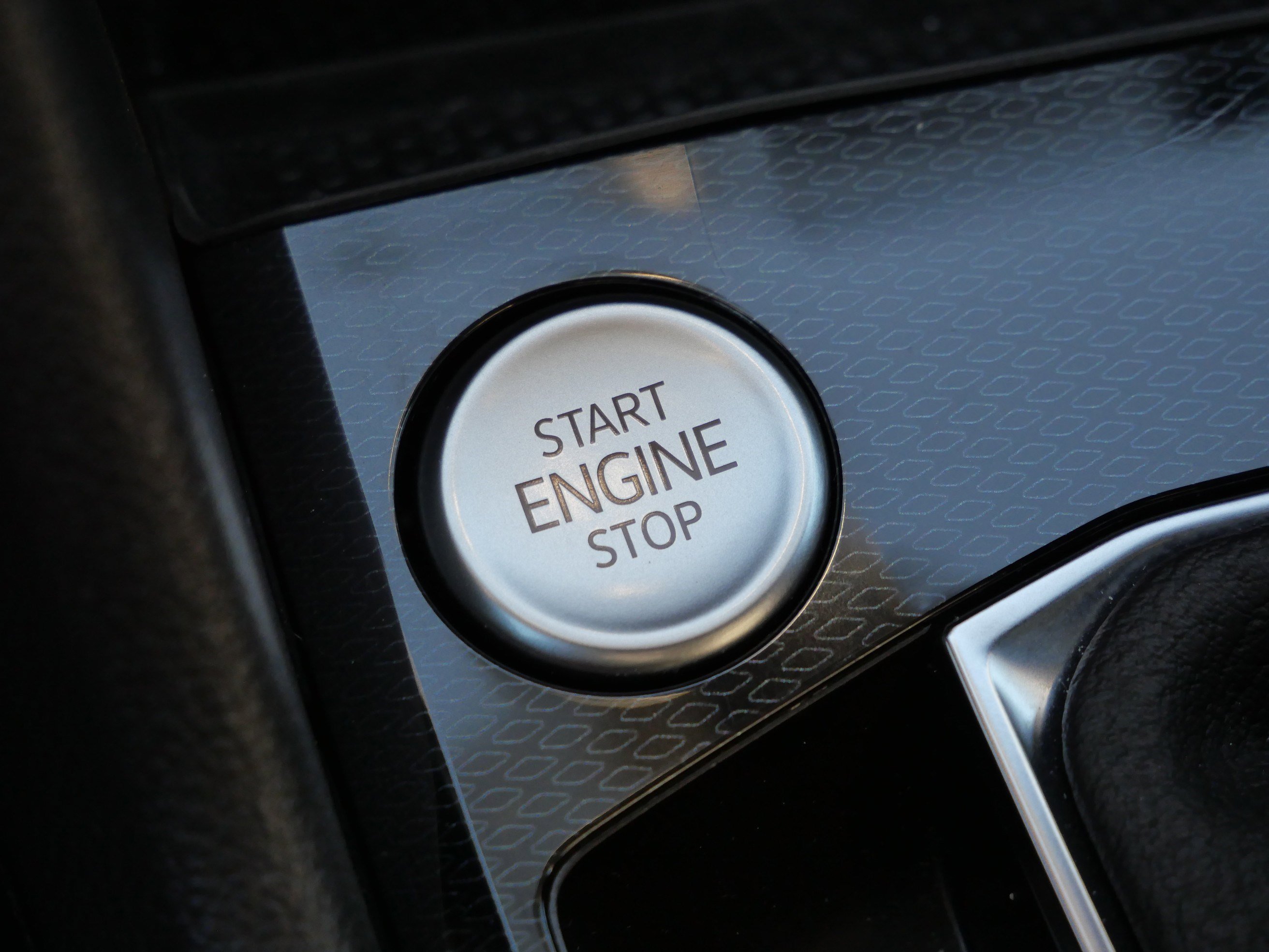 Certified 2025 Volkswagen Taos SE image 27