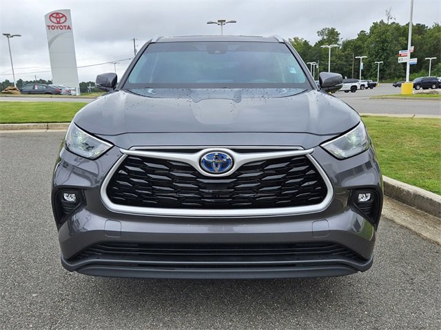 Used 2024 Toyota Highlander XLE image 2