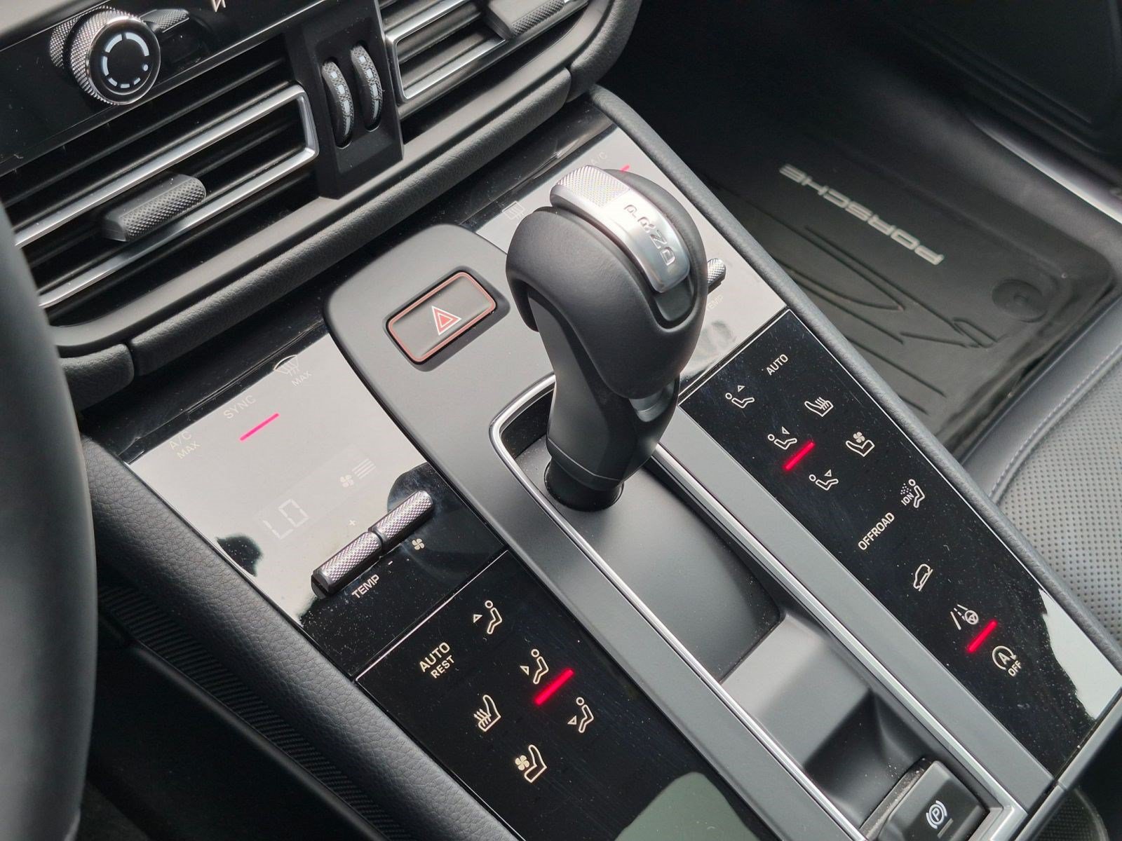 Certified 2026 Porsche Macan AWD/4WD image 20