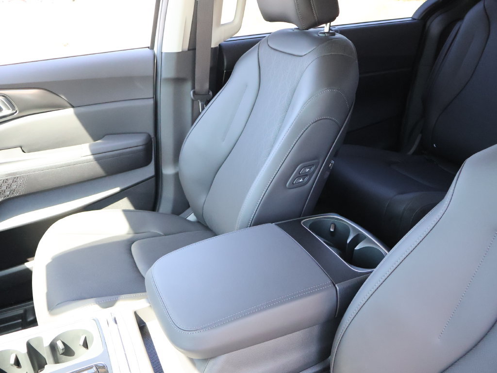 New 2027 Kia Carnival SX w/ Dark Edition Package FWD image 27