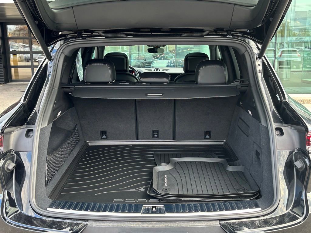 Certified 2024 Porsche Cayenne S AWD/4WD image 11