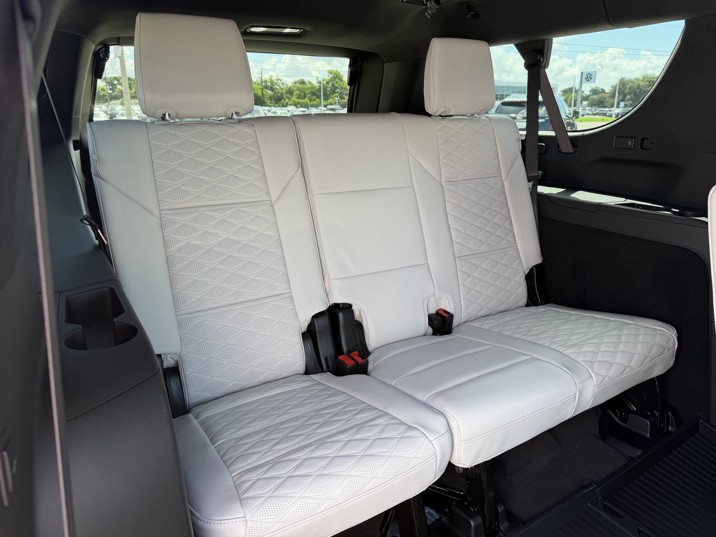 New 2026 Cadillac Escalade ESV Platinum Sport w/ LPO, ONYX Package AWD/4WD image 16