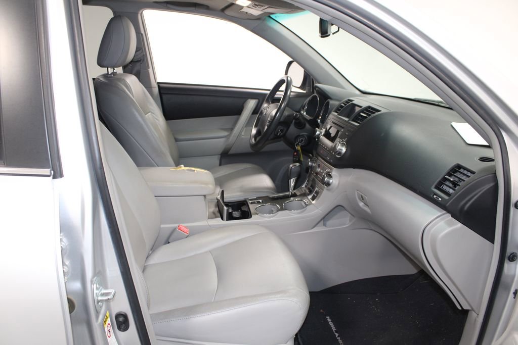 Used 2012 Toyota Highlander SE image 22