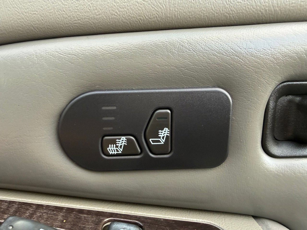 Used 2005 GMC Yukon XL Denali image 47