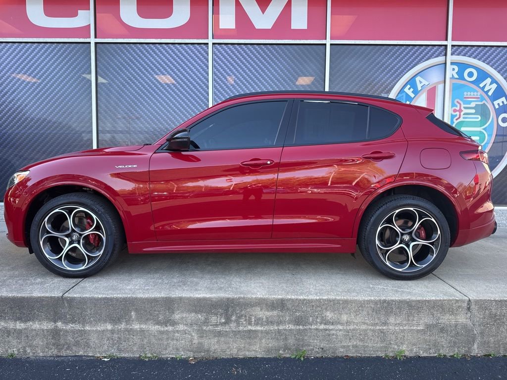 Used 2022 Alfa Romeo Stelvio Veloce image 11
