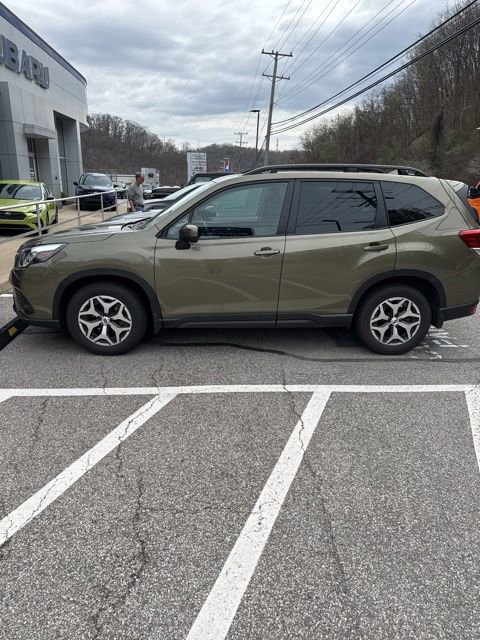 Used 2022 Subaru Forester Premium image 3