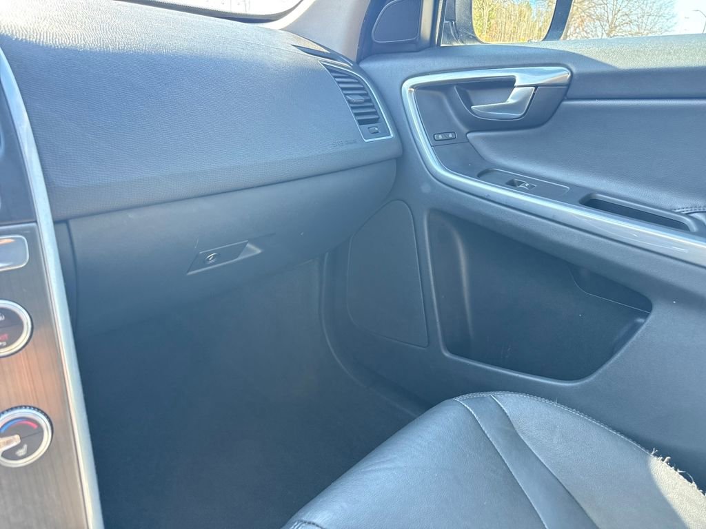 Used 2015 Volvo XC60 T5 Premier w/ Protection Package image 19