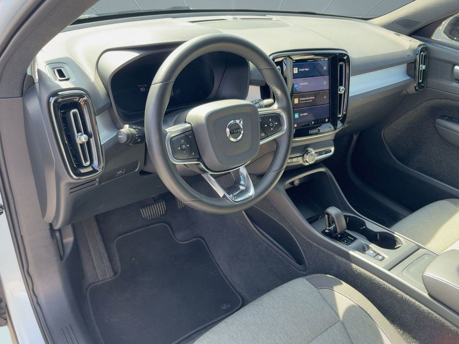 Certified 2024 Volvo XC40 B5 Core image 4