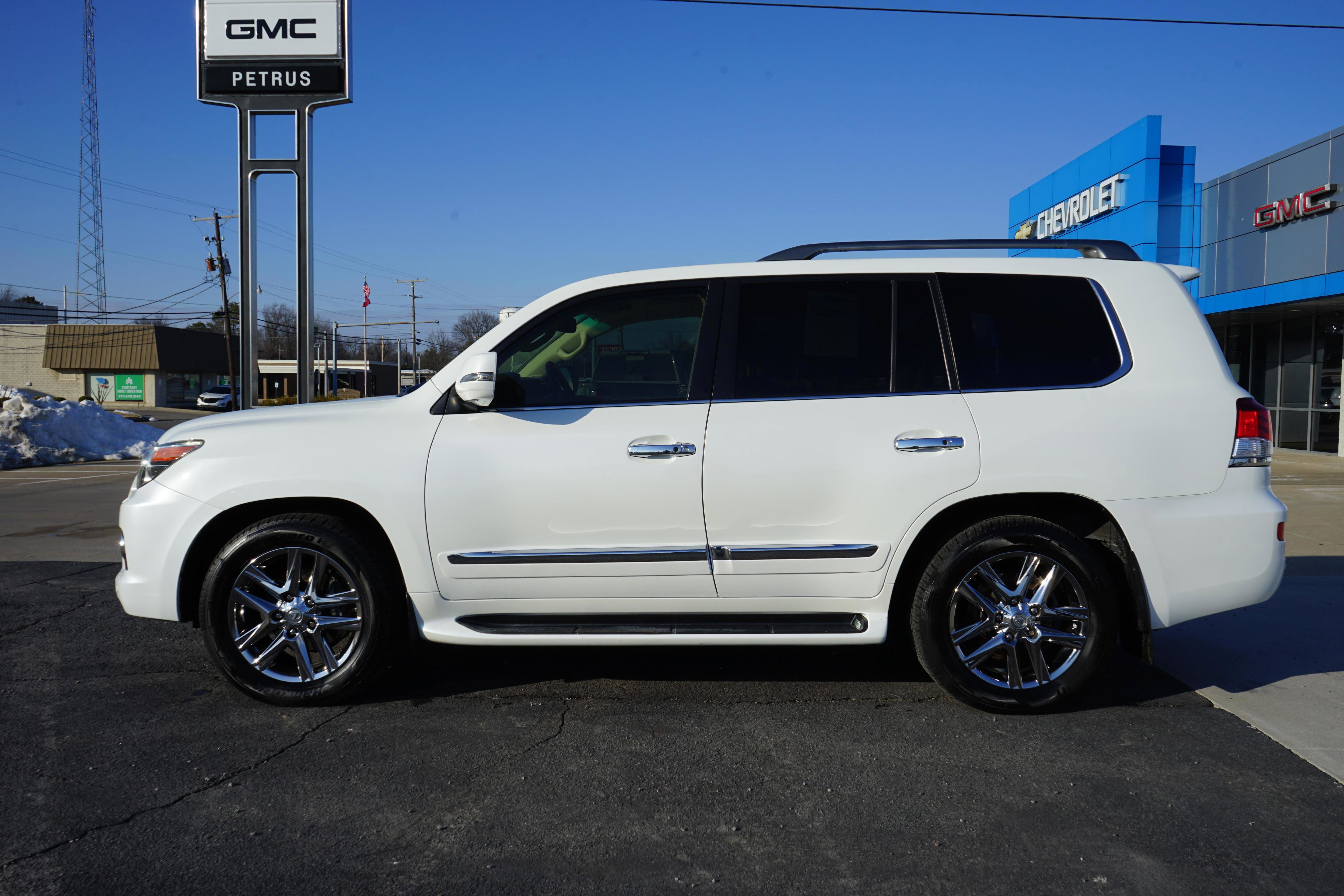 Used 2014 Lexus LX 570 4WD image 2