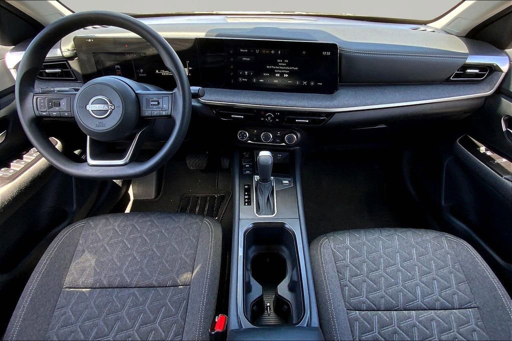 Used 2025 Nissan Kicks SV image 7
