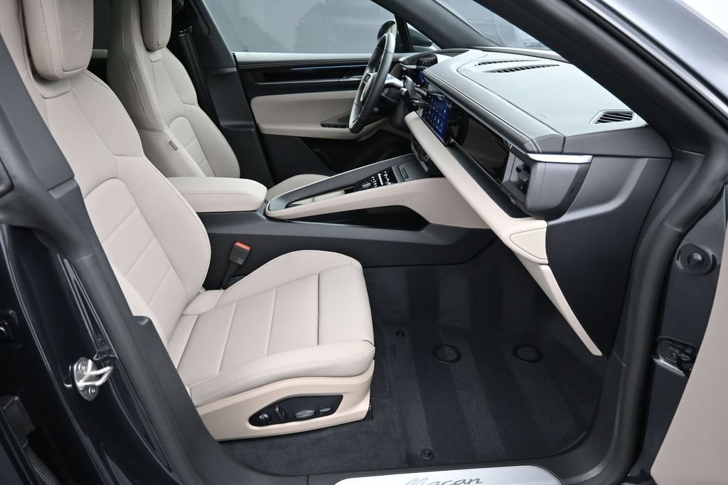 Used 2026 Porsche Macan Electric RWD image 25