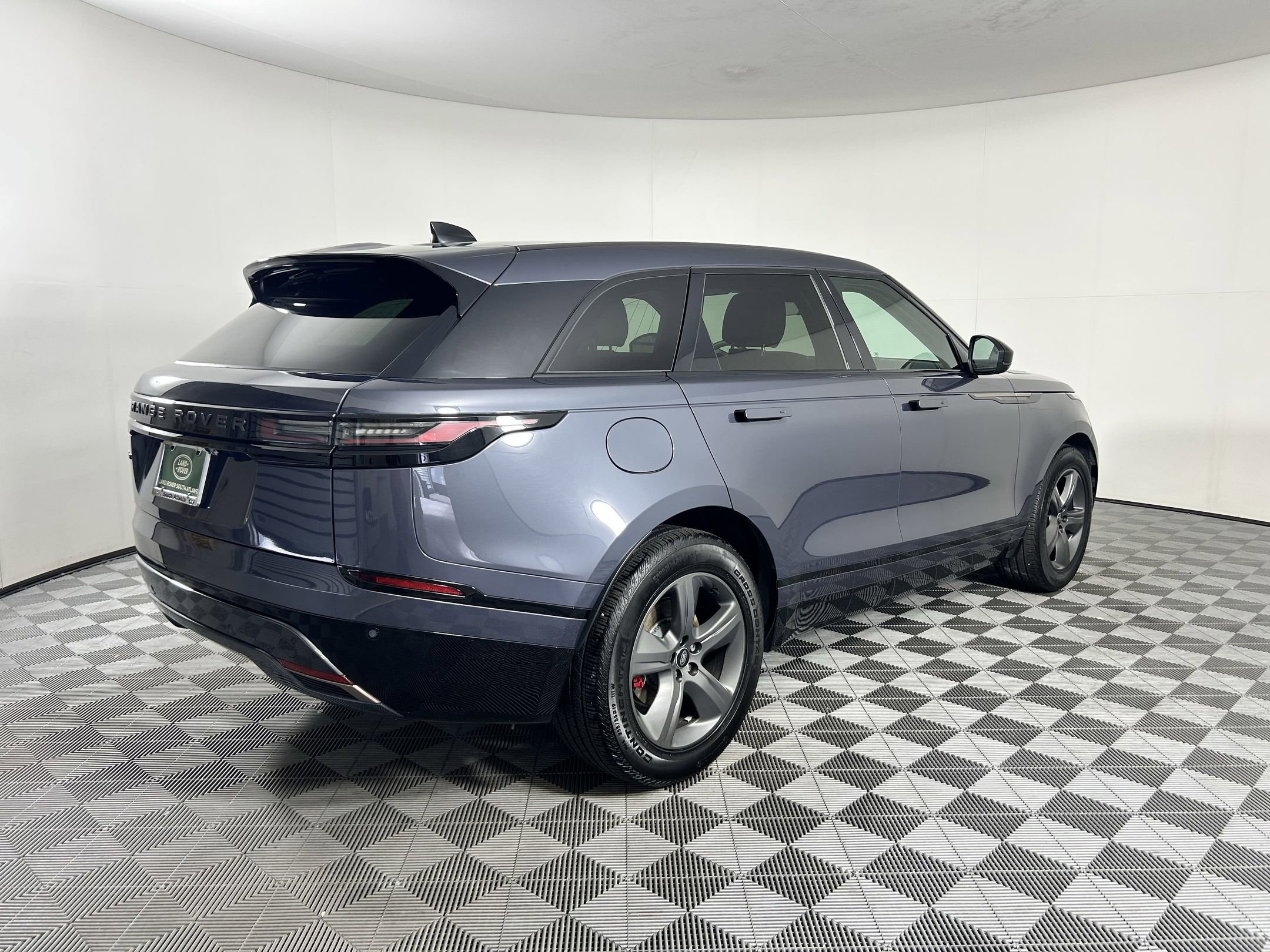Used 2025 Land Rover Range Rover Velar Dynamic SE image 7