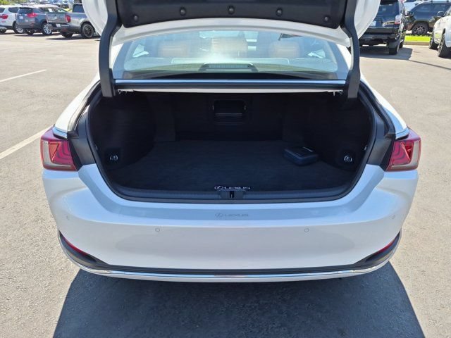 Used 2024 Lexus ES 300h w/ Accessory Package (Z1) FWD image 32