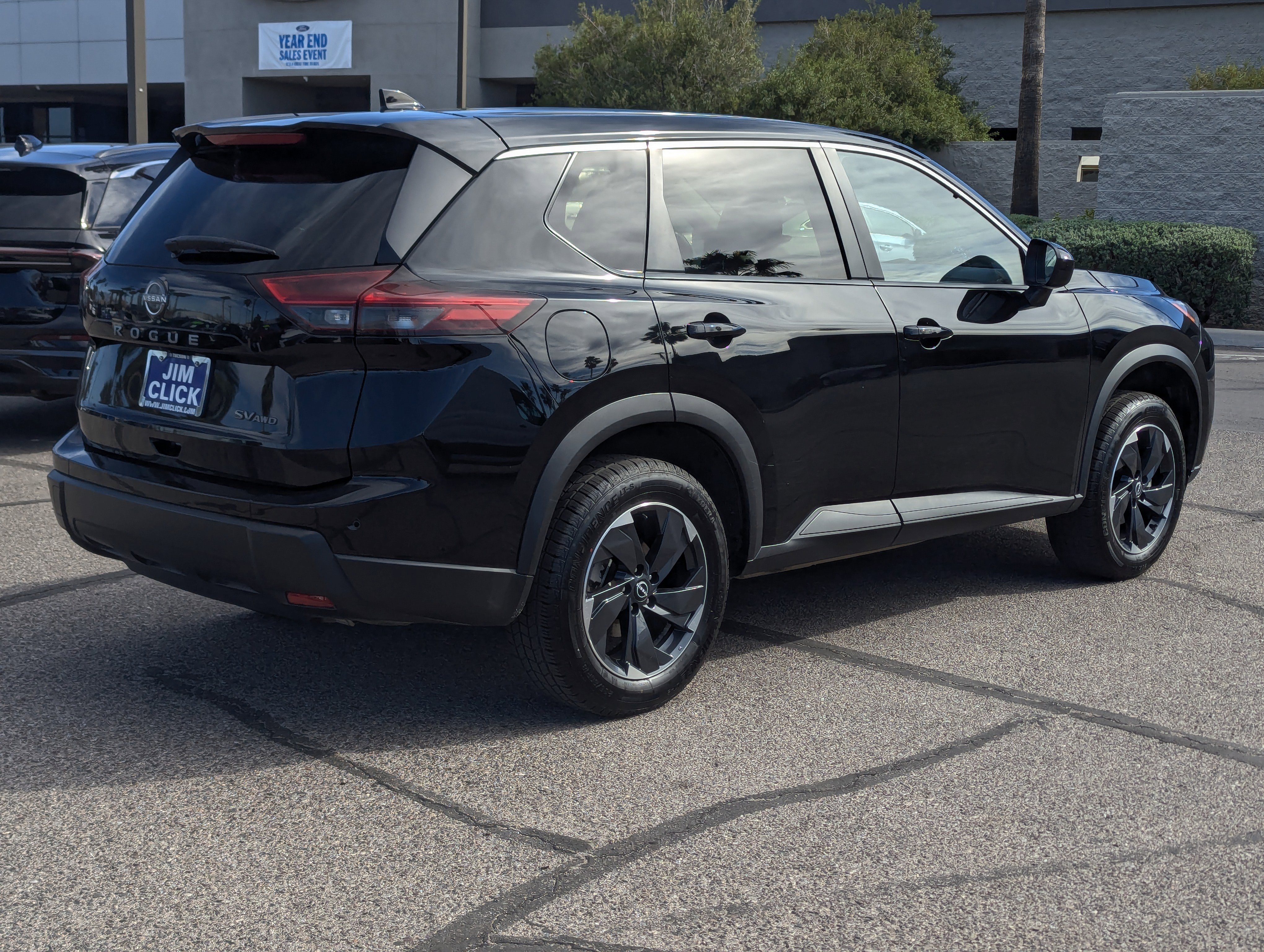 Used 2024 Nissan Rogue SV image 2