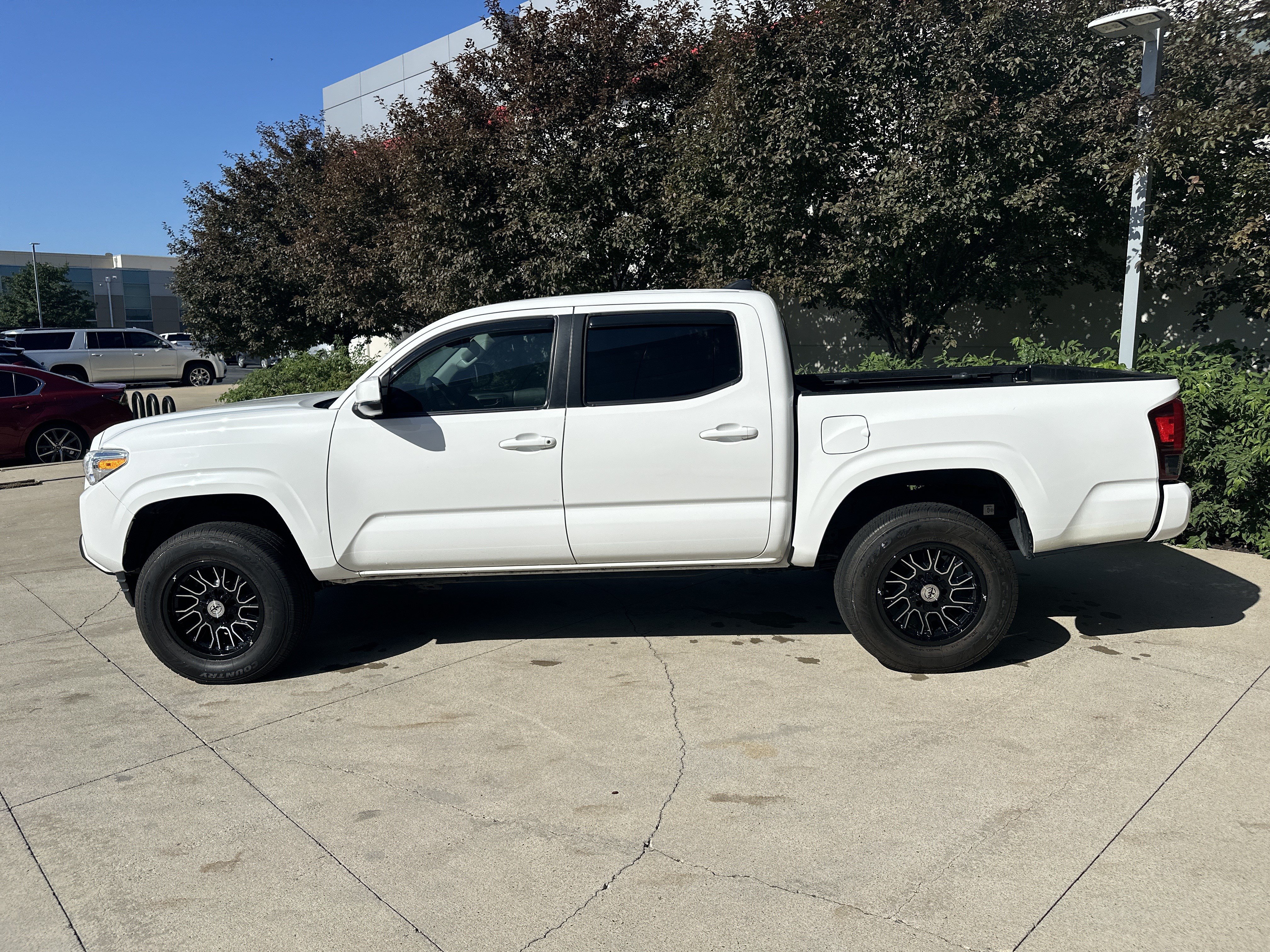Used 2018 Toyota Tacoma SR w/ SR Convenience Package AWD/4WD image 9
