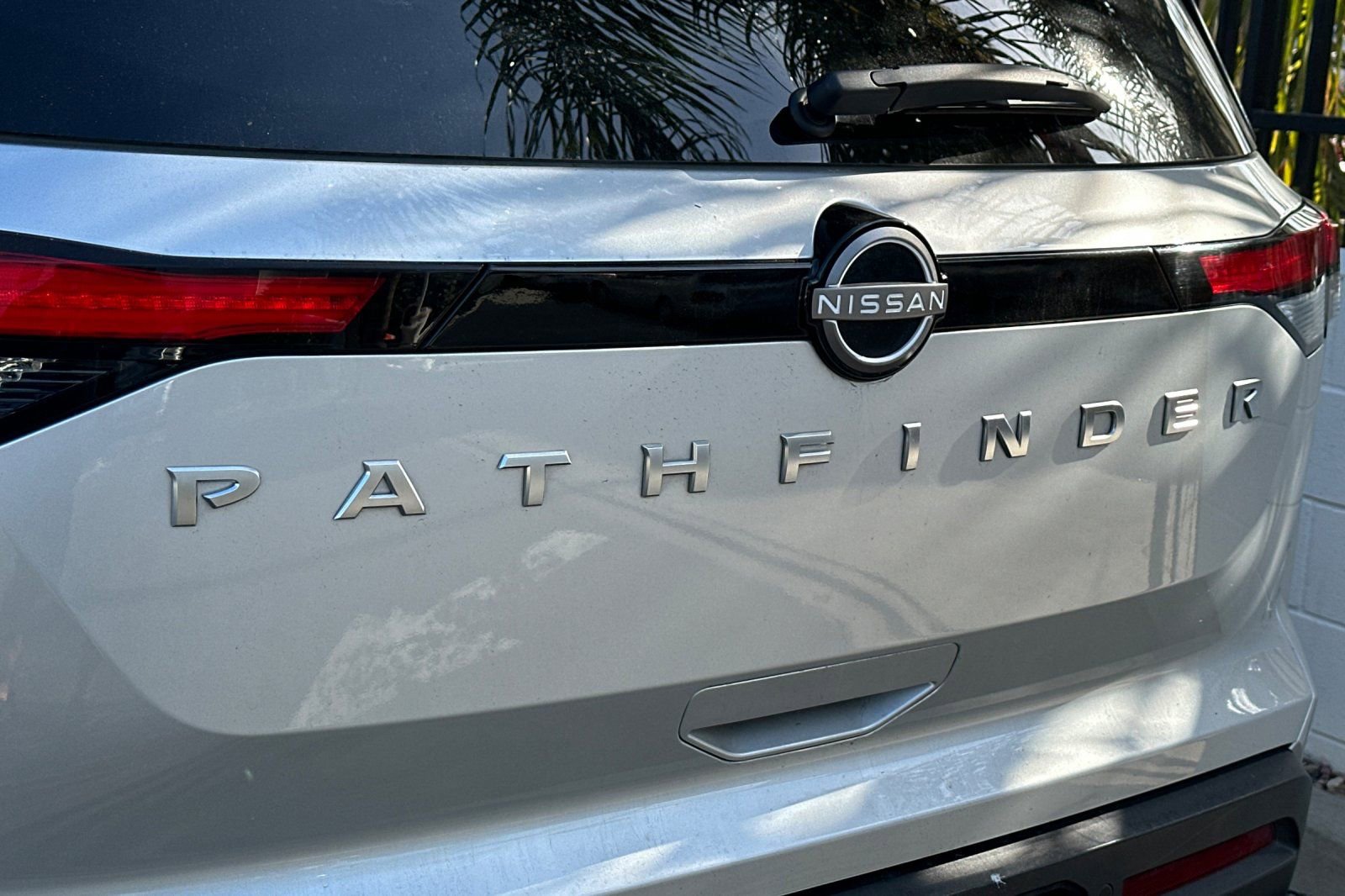 Used 2025 Nissan Pathfinder SV FWD image 6