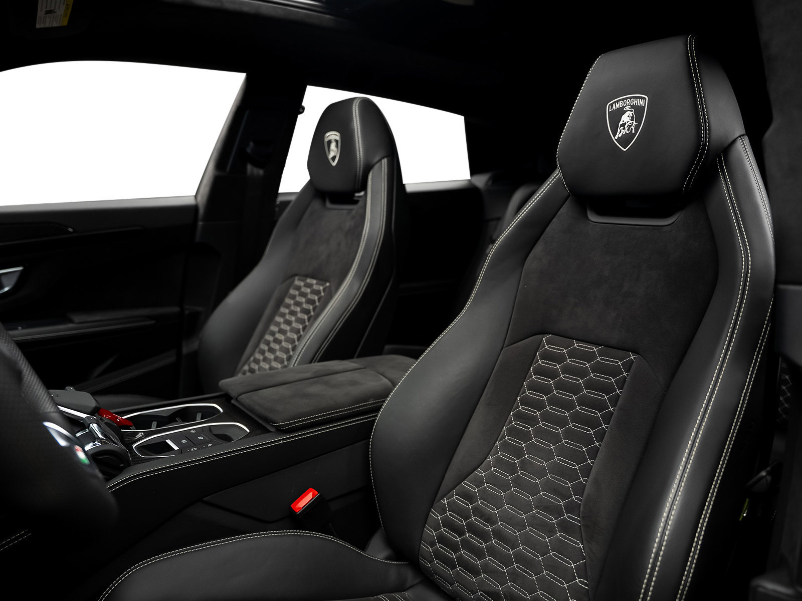 Used 2022 Lamborghini Urus AWD/4WD image 32