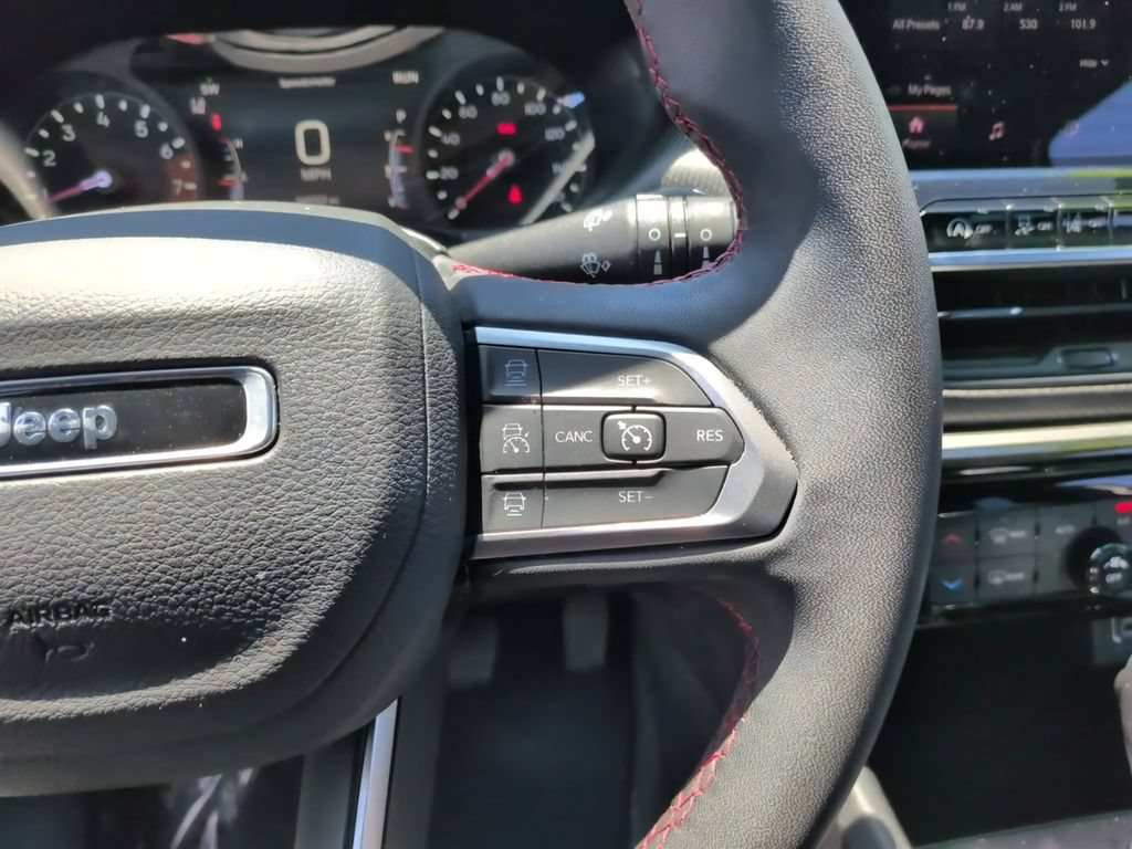Used 2025 Jeep Compass Trailhawk AWD/4WD image 25