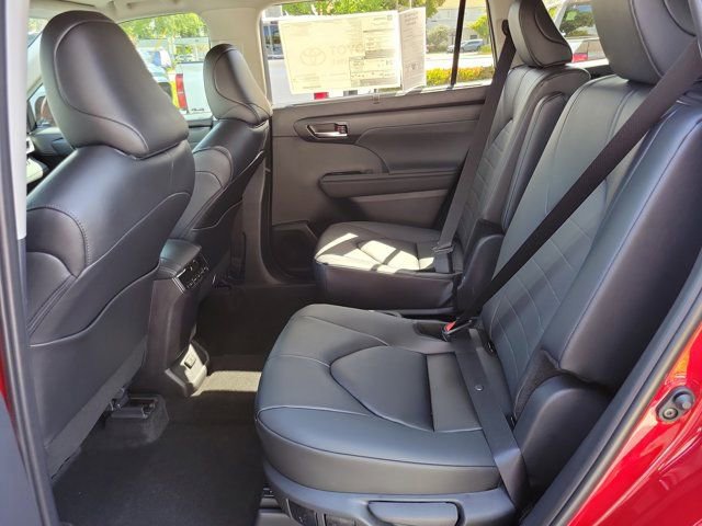 New 2026 Toyota Highlander XLE image 7