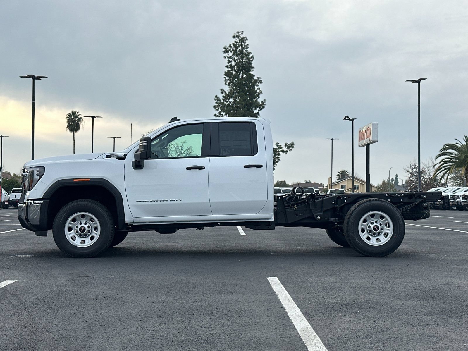 New 2026 GMC Sierra 3500 Pro w/ Convenience Package RWD image 7