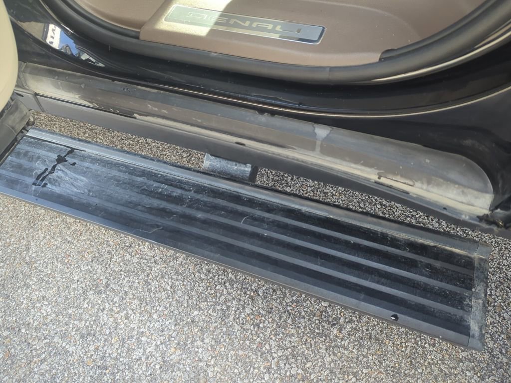 Used 2021 GMC Yukon Denali w/ Denali Premium Package image 15