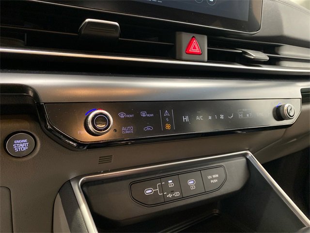 Used 2025 Kia Carnival image 23