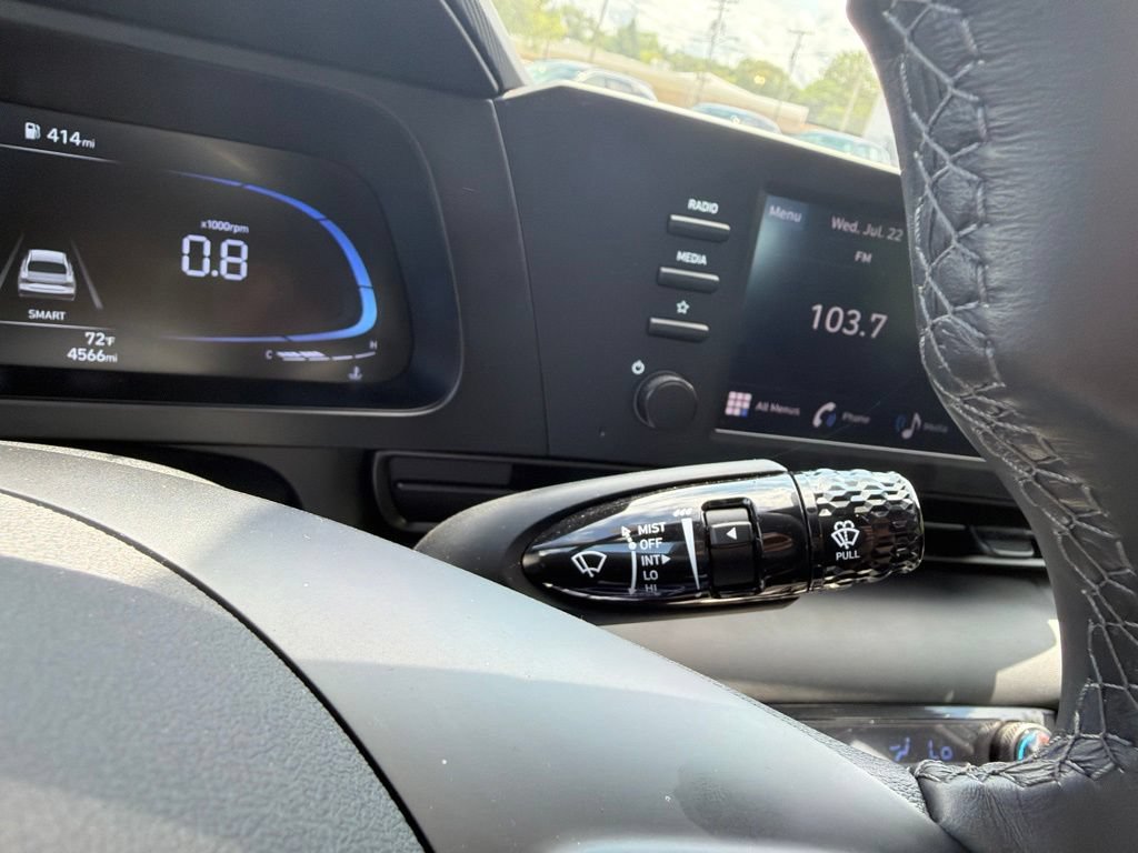 Certified 2025 Hyundai Elantra Sport FWD image 32