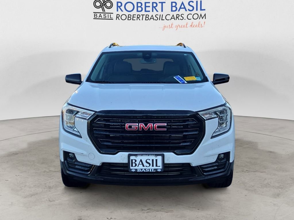 Used 2022 GMC Terrain SLT w/ Elevation Edition image 8